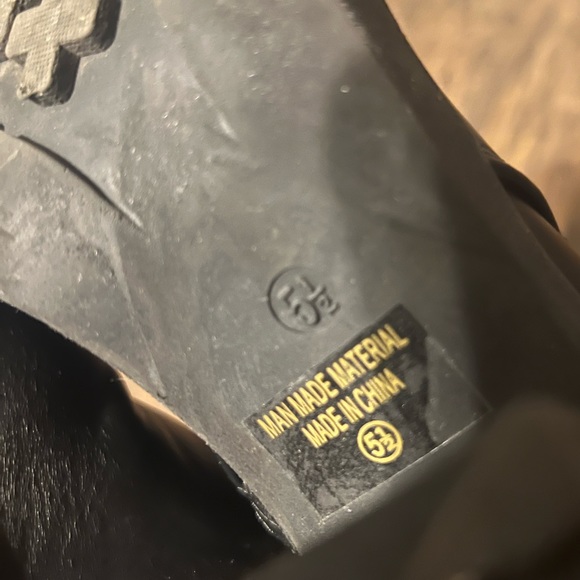 Chelsea Boot - Picture 4 of 7